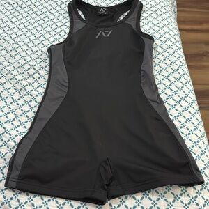 A7 Demand greatness women’s singlet used twice